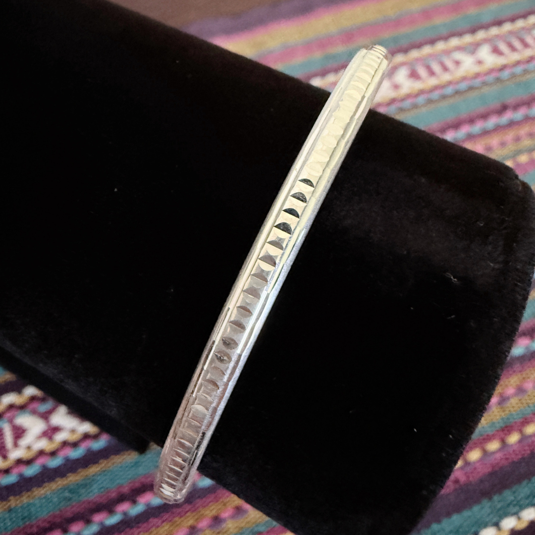 Authentic Mexican Sterling Silver Bangle Bracelet - Diamond-Cut - 4mm - 7 inch - 925 MEX Stamped