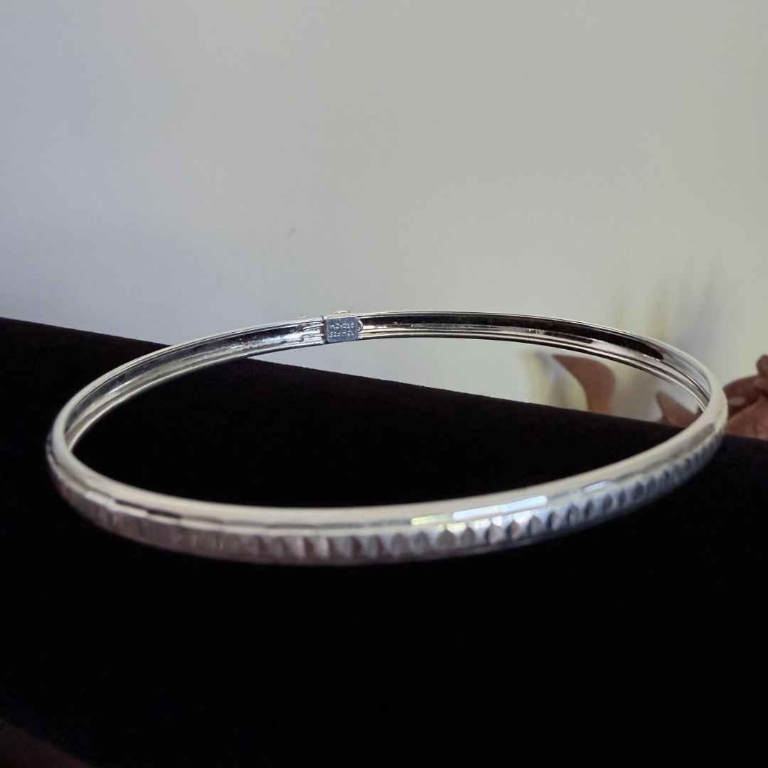 Authentic Mexican Sterling Silver Bangle Bracelet - Diamond-Cut - 4mm - 7 inch - 925 MEX Stamped