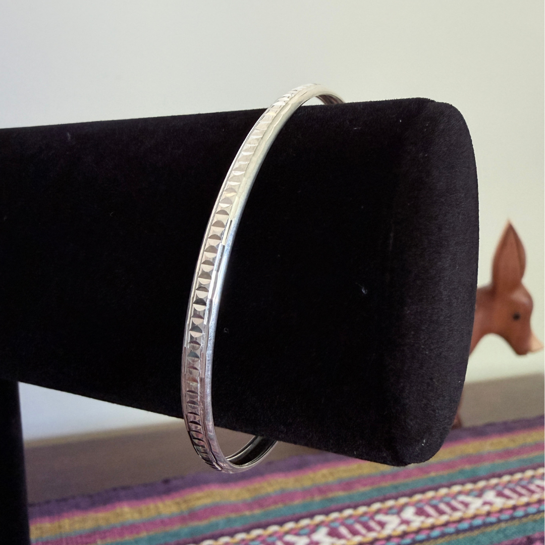 Authentic Mexican Sterling Silver Bangle Bracelet - Diamond-Cut - 4mm - 7 inch - 925 MEX Stamped